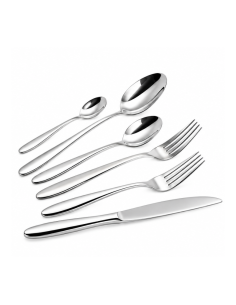 Gamme de 8 couverts en inox 18/10 comprenant couteaux, fourchettes et cuillères, finition argentée brillante sur fond blanc. 2
