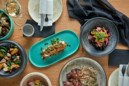 Le retour de la vaisselle colorée dans les restaurants